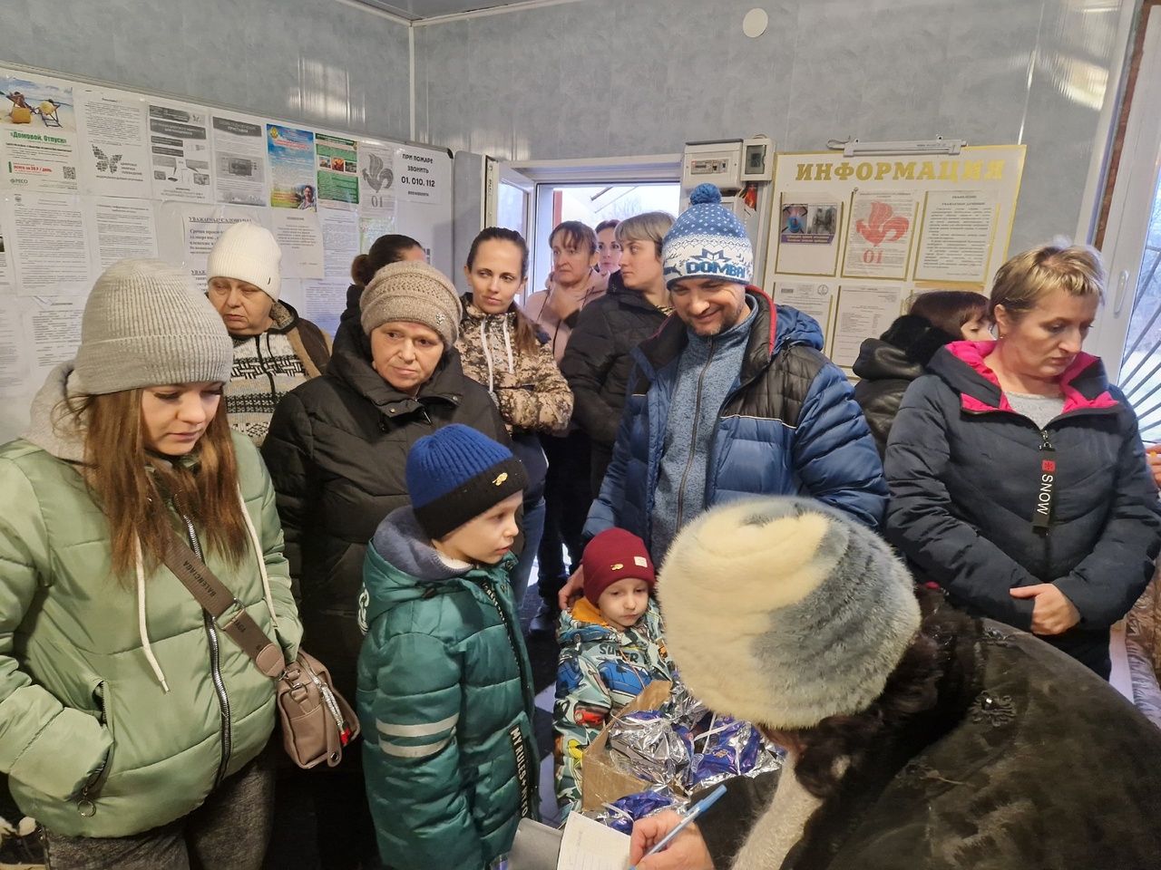 Сергей Косинов и Лариса Овсиенко поздравили поздравили маленьких и взрослых  жителей Таганрога с наступающими праздниками | СПРАВЕДЛИВАЯ РОССИЯ – ЗА  ПРАВДУ – Ростовская область